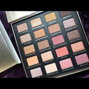 Iconic London Day To Slay Eyeshadow Palette